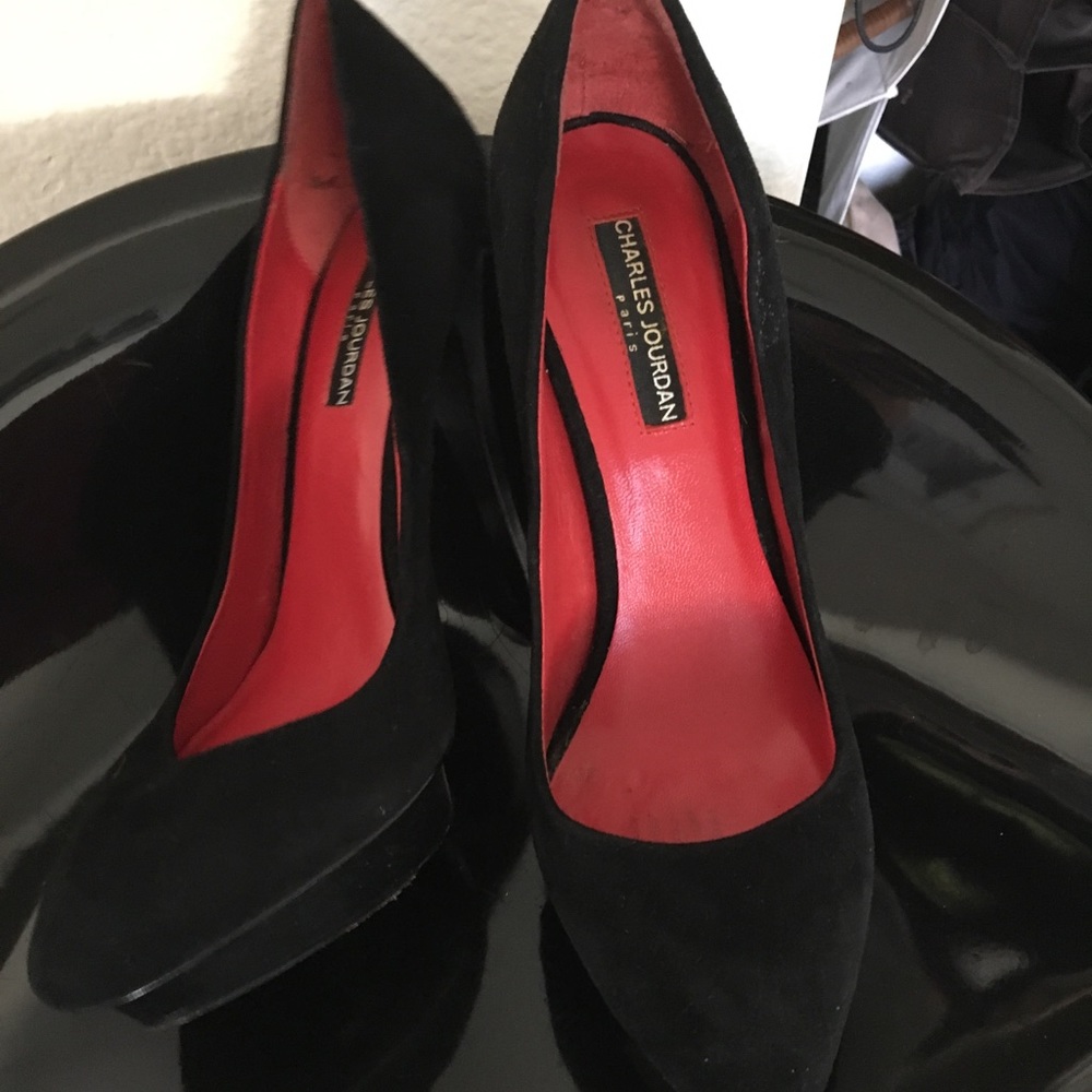 Charles jourdan suede pumps
